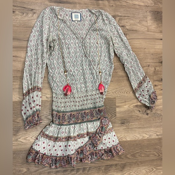 Bell By Alicia Bell Dresses & Skirts - Bell by Alicia Bell Long Sleeve V-Neck Dress – Size Medium